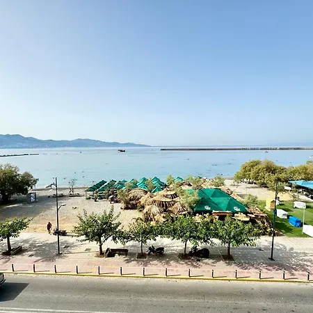 Seafront Luxury Apartment Kalamata Exterior photo